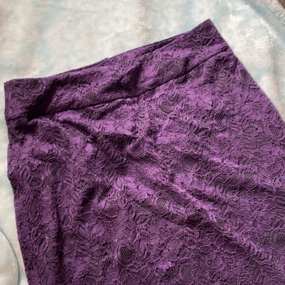 3/$25 Banana Republic lace skirt - Picture 2 of 6